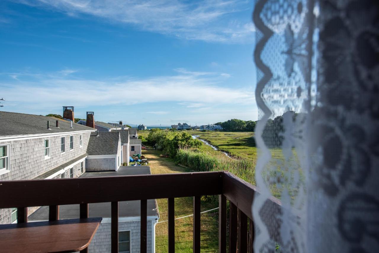 A Cape Cod Ocean Manor Inn Хианнис Экстерьер фото