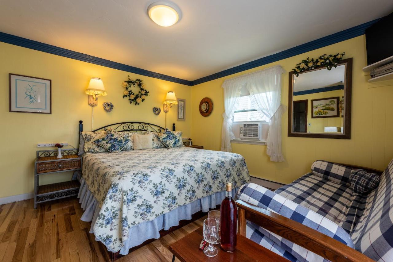 A Cape Cod Ocean Manor Inn Хианнис Экстерьер фото