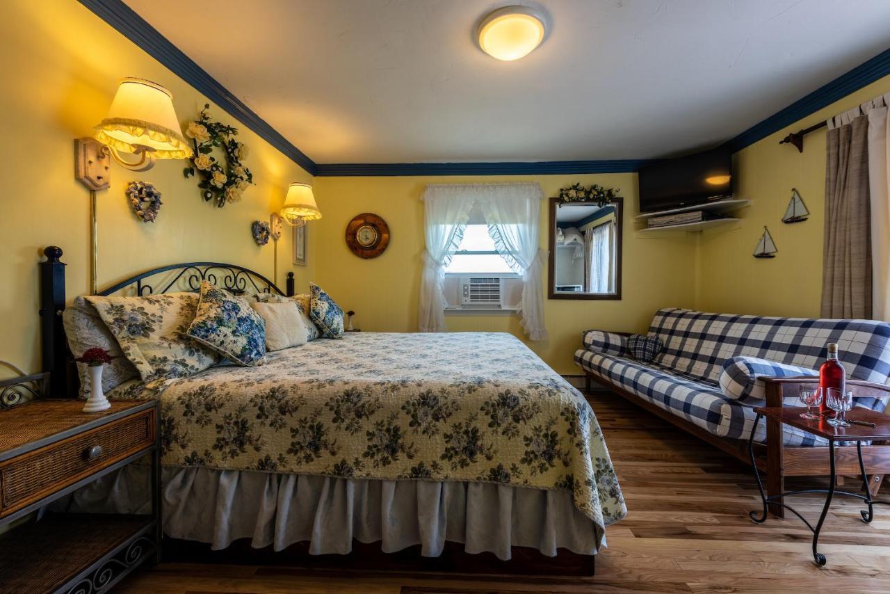 A Cape Cod Ocean Manor Inn Хианнис Экстерьер фото