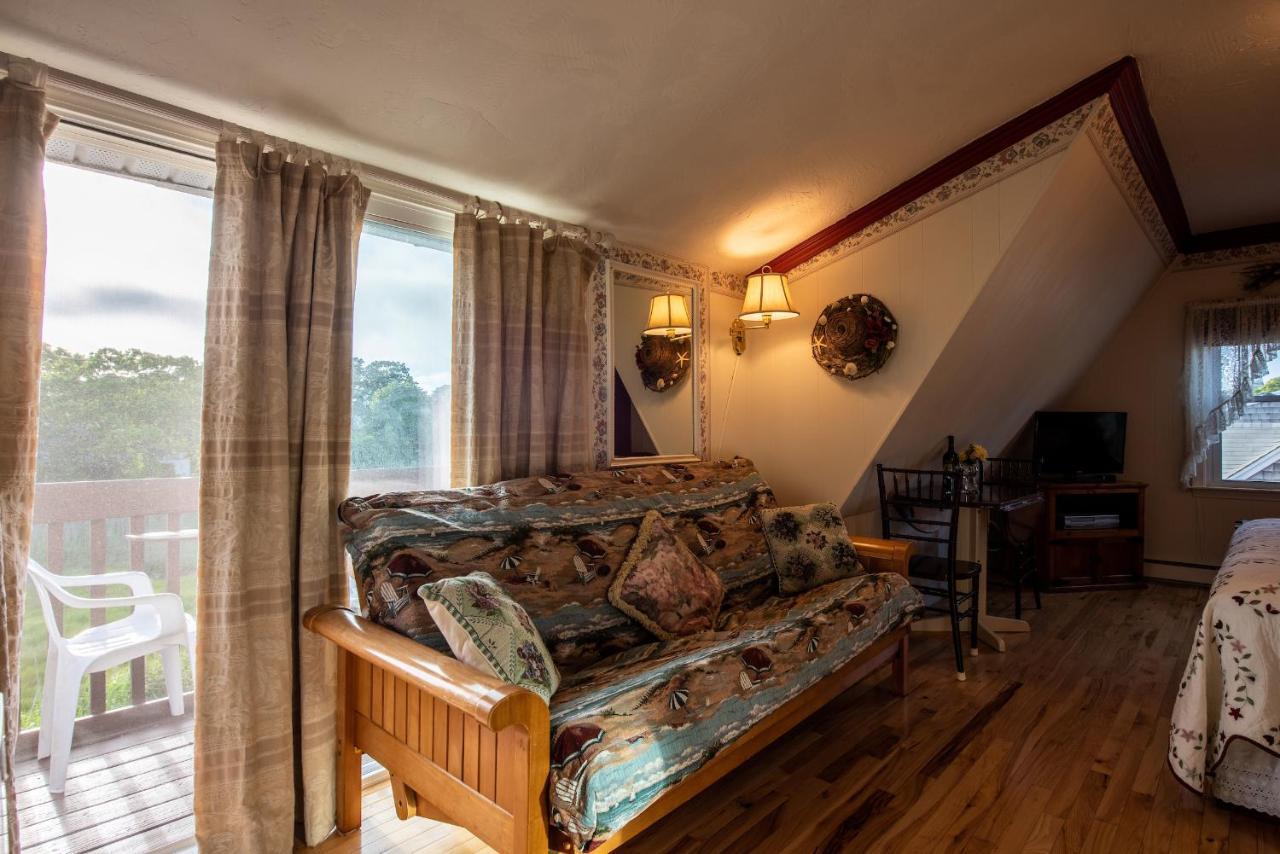 A Cape Cod Ocean Manor Inn Хианнис Экстерьер фото